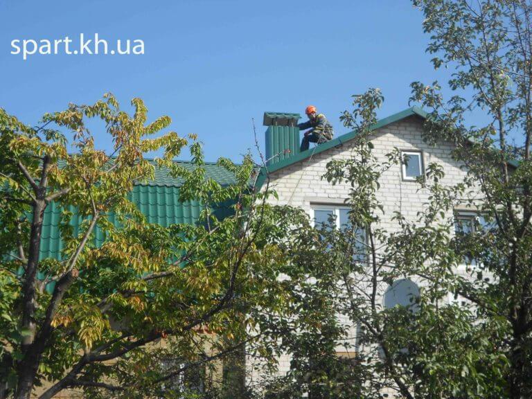 Монтаж кровли. Цены на монтажные работы промышленными альпинистами