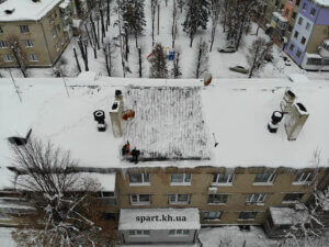 уборка наледи с крыши